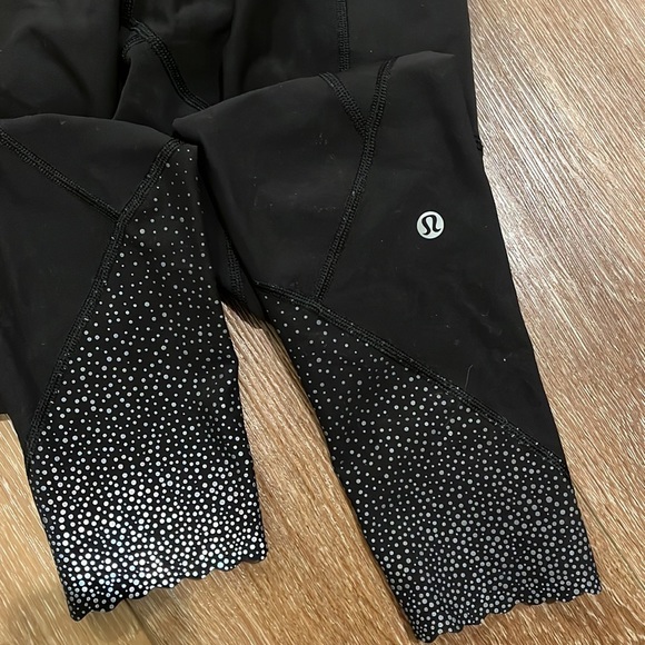 Lululemon Scalloped Hem Leggings - Picture 2 of 8